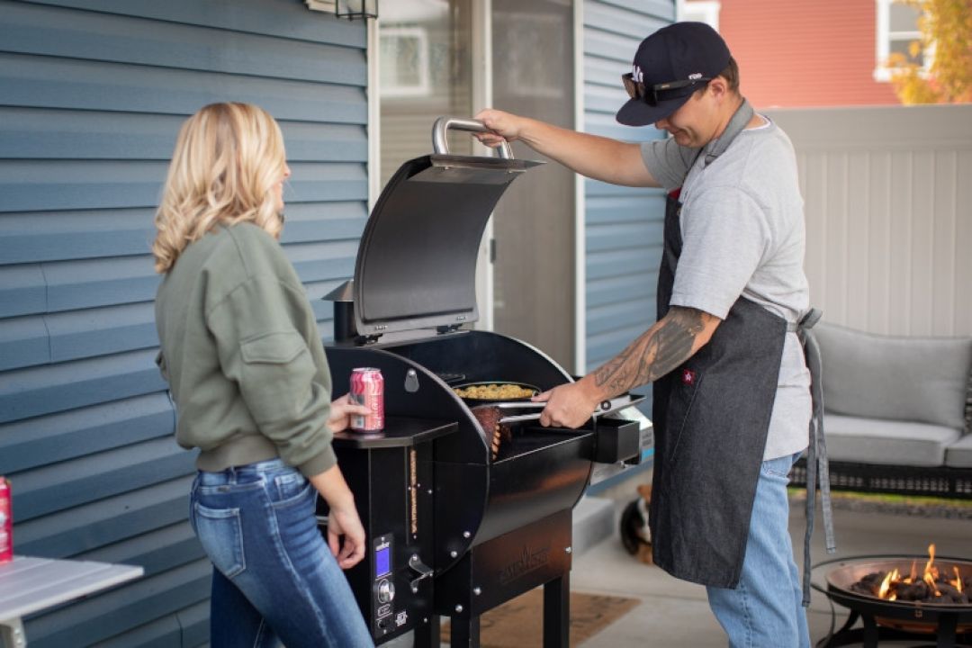 Camp Chef Deluxe Apron APRB Shop Blue Dog Canada