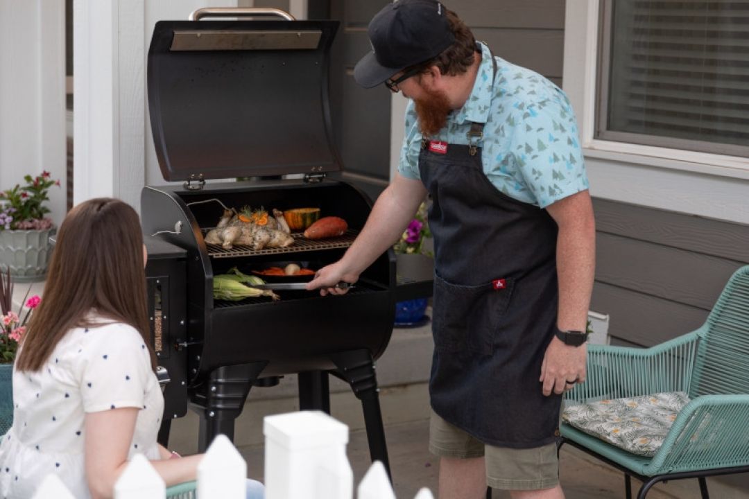 Camp Chef Deluxe Apron APRB Shop Blue Dog Canada